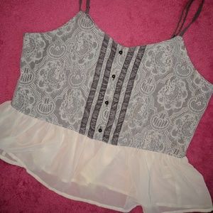 💸 Lace crop top